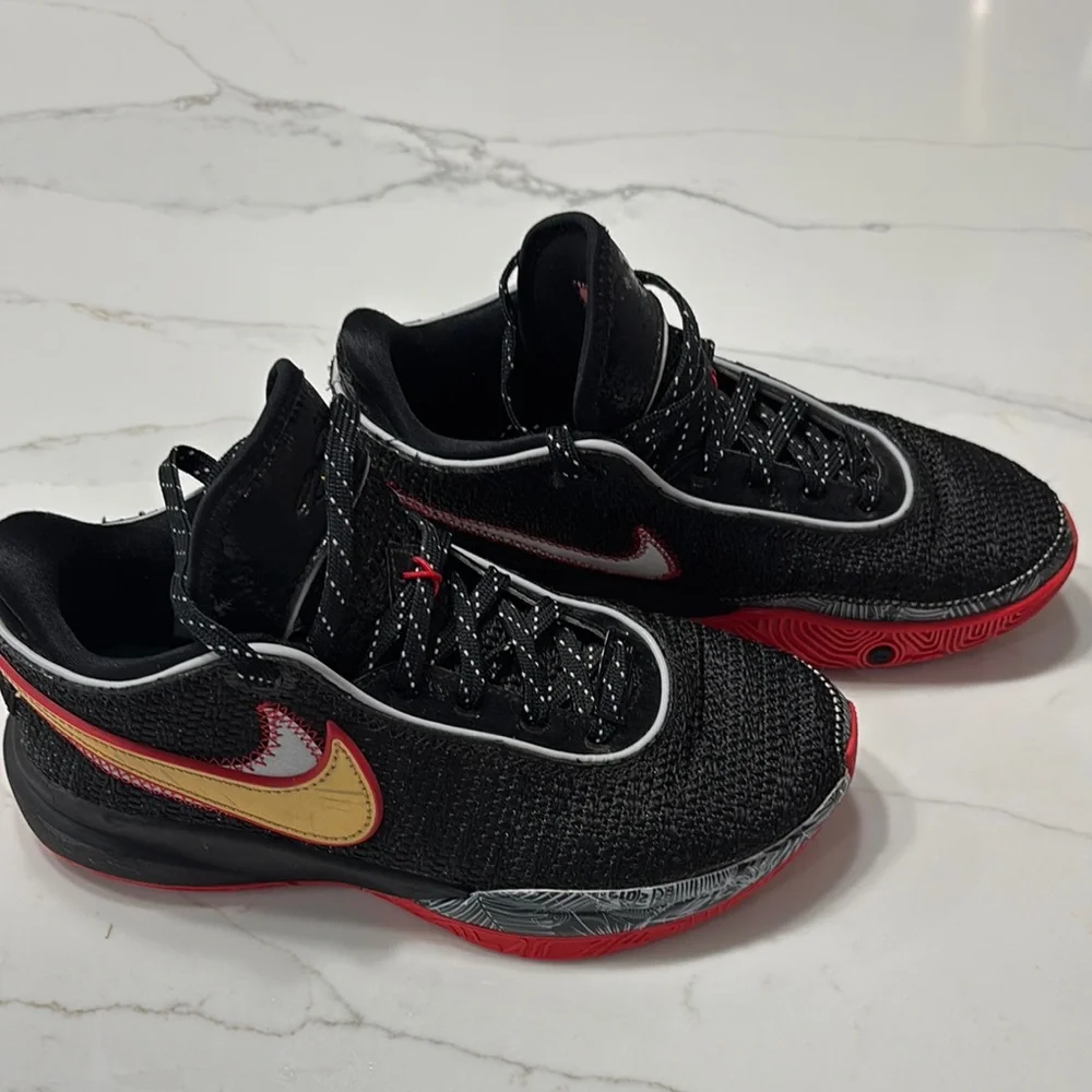 Nike Black and Gold Athletic Shoes with Sleek Design